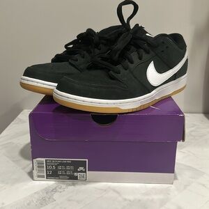 NIKE SB DUNK LOW PRO - BLACK GUM - SIZE 10.5 - LIKE NEW